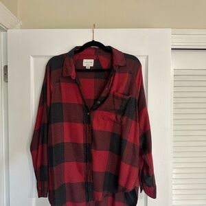 American Eagle Red and Black Plaid Shirt | Size S